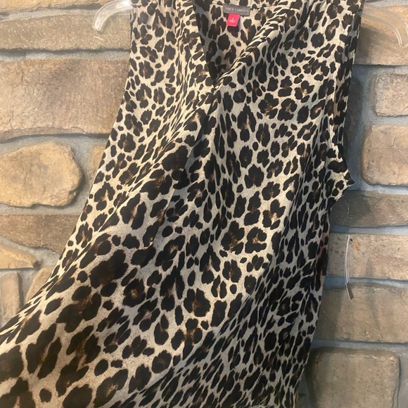 Vince Camuto Women’s Sleeveless Leopard Animal Print VNeck Blouse New size large - Picture 11 of 12